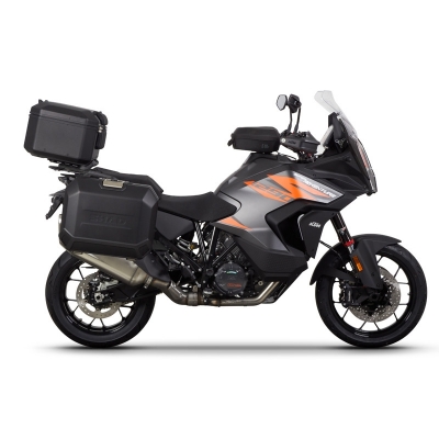 Kompletná sada čiernych hliníkových kufrov SHAD TERRA BLACK , 48 litrov vrchný kufor, 36/47 litrov bočné kufre, vrátane montážnej sady a platni SHAD KTM Super Adventure 1290 (R, S)