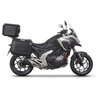 Kompletná sada čiernych hliníkových kufrov SHAD TERRA BLACK , 37 litrov vrchný kufor, 47L/47 litrov bočné kufre, vrátane montážnej sady a platni SHAD HONDA NC 750 X 2021-