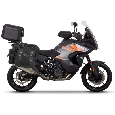 Kompletná sada sedlových brašní SHAD TERRA TR40 adventure a hliníkového kufra SHAD TERRA BLACK 37L vrátane montážnej sady SHAD KTM Super Adventure 1290 (R, S)