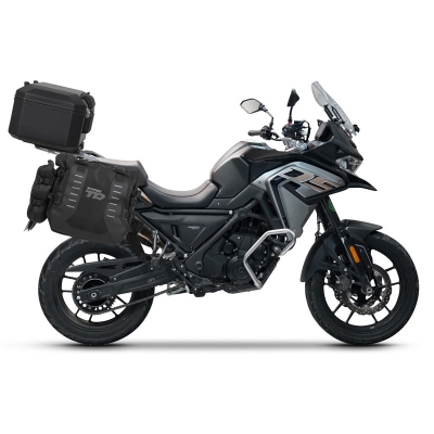 Kompletná sada sedlových brašní SHAD TERRA TR40 adventure a hliníkového kufra SHAD TERRA BLACK 37L vrátane montážnej sady SHAD Voge 650DS / 650DSX