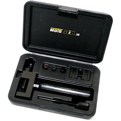 Prípravok na roznitovanie a nitovanie reťaze